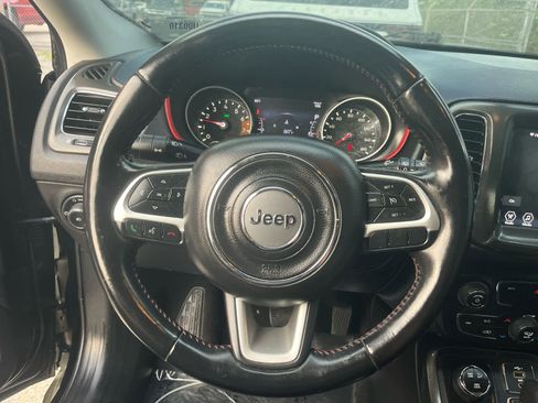 Used 2020 Jeep Compass Trailhawk image 2
