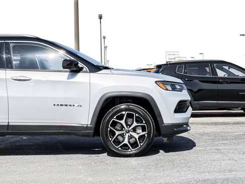Used 2025 Jeep Compass Limited AWD/4WD image 9