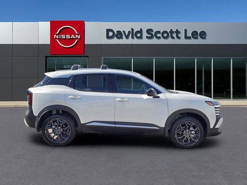 New 2026 Nissan Kicks SR w/ Illumination Package FWD image 5