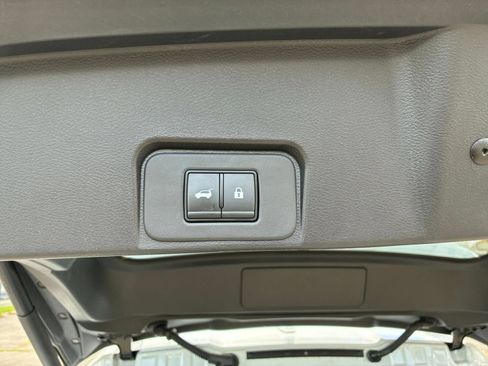 Used 2026 Nissan Rogue SL FWD image 19