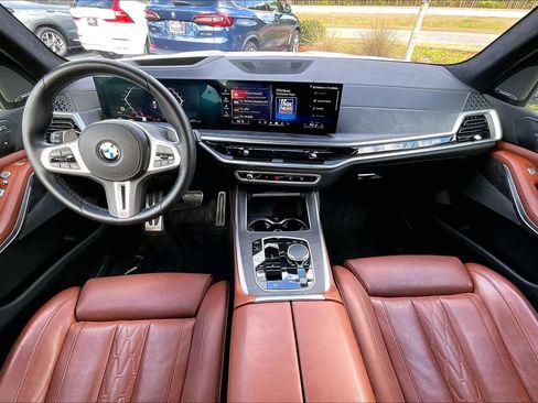 Certified 2025 BMW X7 M60i image 15