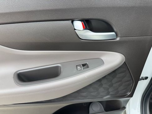 Used 2020 Hyundai Santa Fe SE image 16