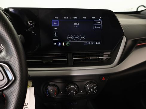 Used 2025 Chevrolet Trax RS w/ Sunroof Package FWD image 5