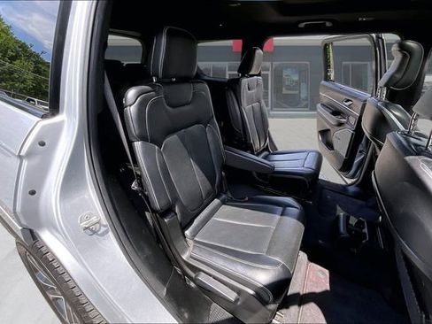 Used 2022 Jeep Grand Cherokee L Overland w/ Luxury Tech Group IV RWD image 24