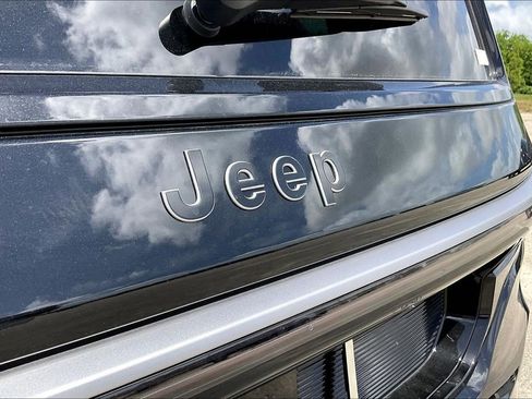 New 2026 Jeep Grand Wagoneer L 4WD w/ Premium Group I image 15