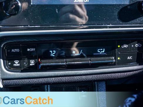 Used 2018 Toyota Corolla LE image 36