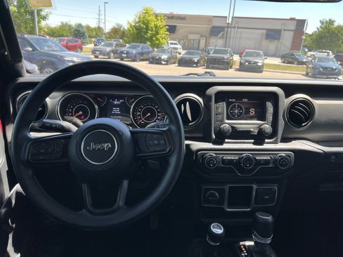 Used 2021 Jeep Gladiator Sport AWD/4WD image 2