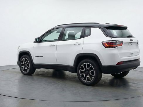 Used 2025 Jeep Compass Trailhawk AWD/4WD image 6