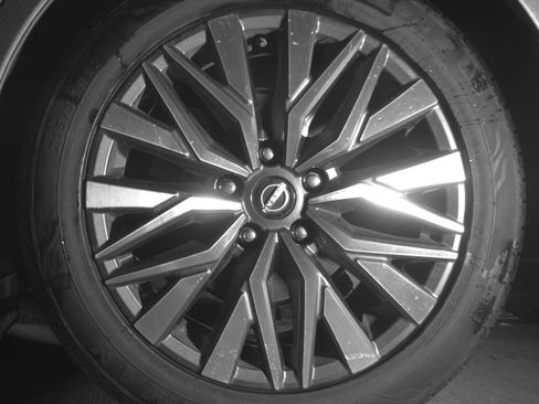 Used 2025 Nissan Altima 2.5 SV FWD image 14