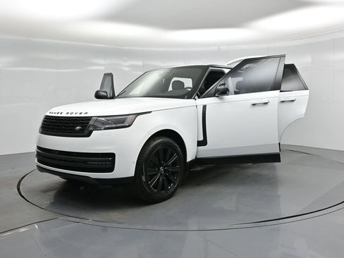 Used 2025 Land Rover Range Rover SE image 26