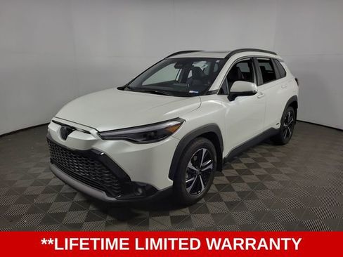 Used 2024 Toyota Corolla Cross XSE image 3