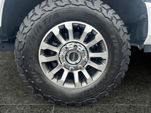 Used 2022 Ford F350 Lariat w/ Lariat Ultimate Package image 9