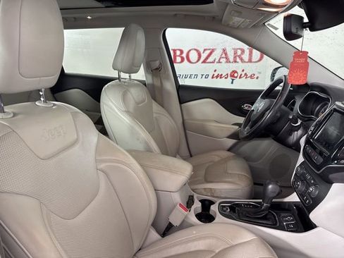 Used 2019 Jeep Cherokee Limited w/ Technology Group image 16