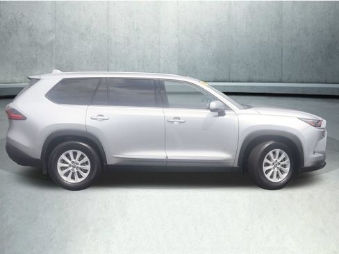Used 2025 Toyota Grand Highlander AWD image 27