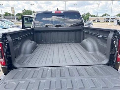 Used 2020 RAM 1500 Limited w/ Black Appearance Package AWD/4WD image 14