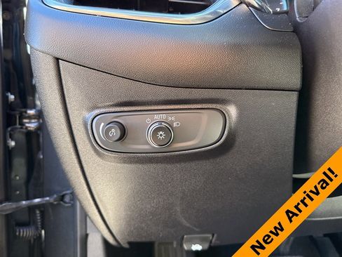 Used 2018 Chevrolet Equinox LS image 12