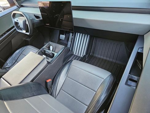 Used 2024 Tesla Cybertruck AWD Crew Cab image 17