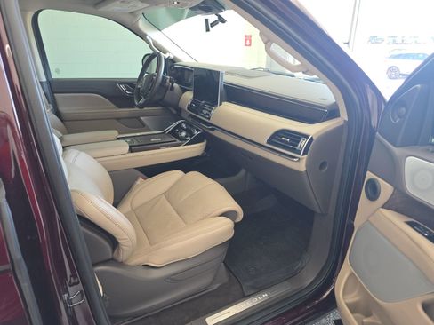 Used 2024 Lincoln Navigator L Reserve image 10