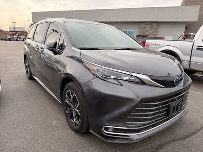 Used 2025 Toyota Sienna Platinum
