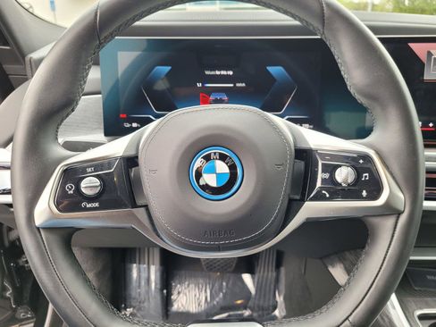 Used 2024 BMW i7 eDrive50 w/ Executive Package image 34