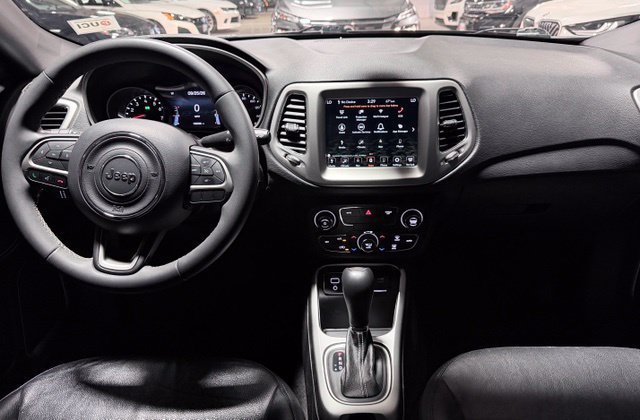 Used 2021 Jeep Compass Latitude FWD image 30