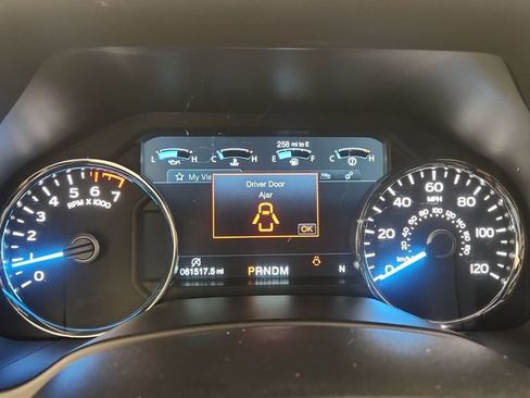 Used 2019 Ford F150 Lariat w/ Equipment Group 502A Luxury AWD/4WD image 11