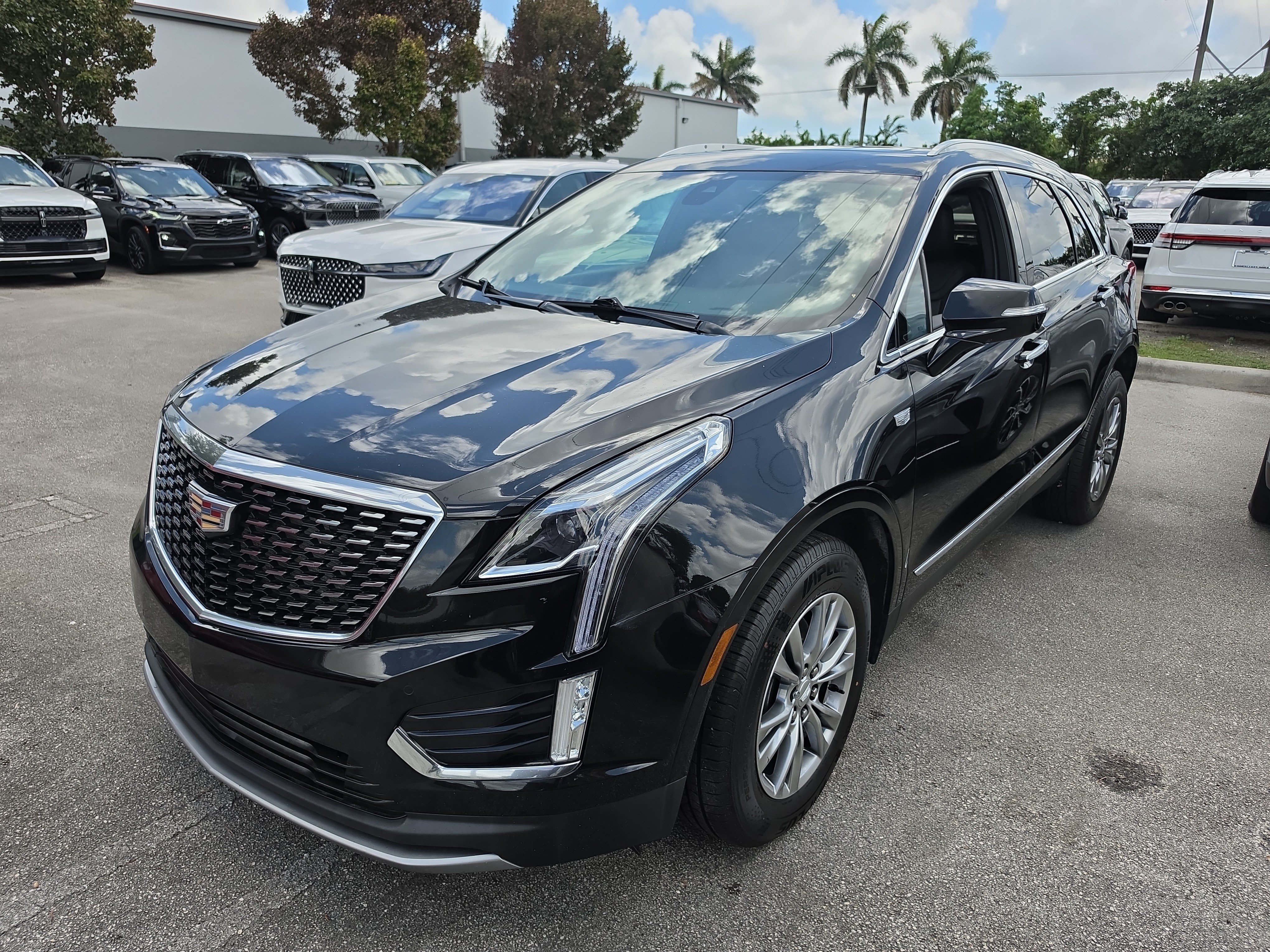 Used 2023 Cadillac XT5 Premium Luxury FWD image 2