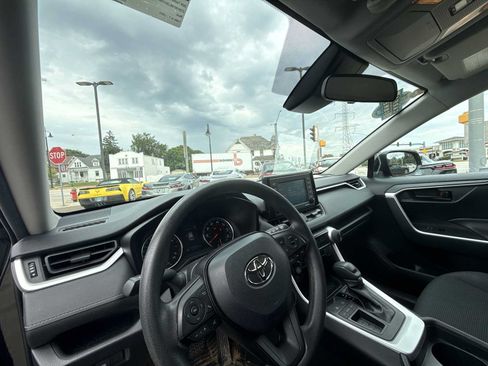 Used 2020 Toyota RAV4 LE w/ Carpet Mat Package FWD image 10
