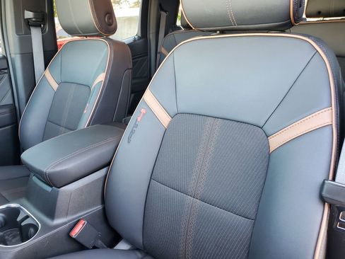 Used 2023 GMC Canyon AT4 AWD/4WD image 33