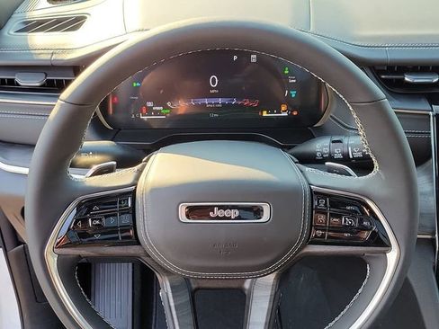 New 2024 Jeep Grand Cherokee Overland w/ Luxury Tech Group IV AWD/4WD image 9