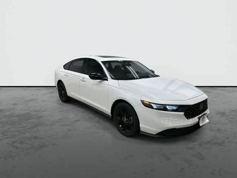 Certified 2025 Honda Accord SE image 5