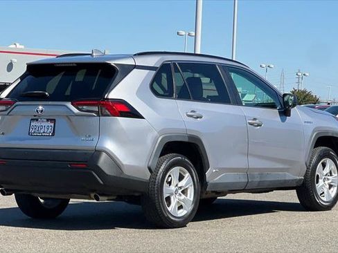 Certified 2021 Toyota RAV4 LE AWD/4WD image 2