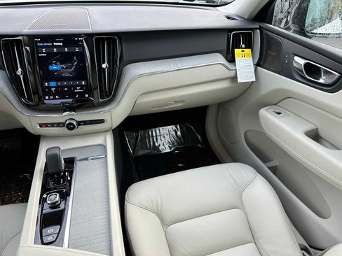 Used 2025 Volvo XC60 B5 Plus w/ Protection Package Premier image 18
