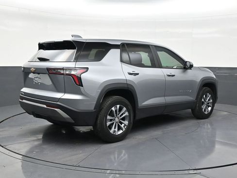 Used 2025 Chevrolet Equinox LT w/ Safety and Technology Package image 5