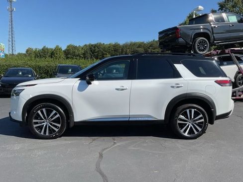 Used 2025 Nissan Pathfinder Platinum AWD/4WD image 16