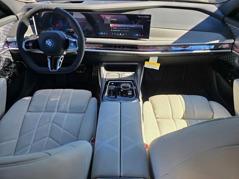Used 2025 BMW 750e xDrive w/ Executive Package AWD/4WD image 19