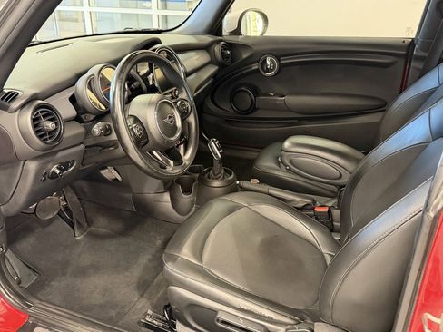 Used 2021 MINI Cooper 2-Door Hardtop image 9