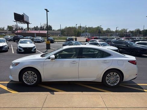 Used 2014 Lexus ES 350 w/ Luxury Package image 3
