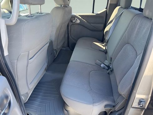 Used 2021 Nissan Frontier SV w/ Midnight Edition Floor Mats image 12