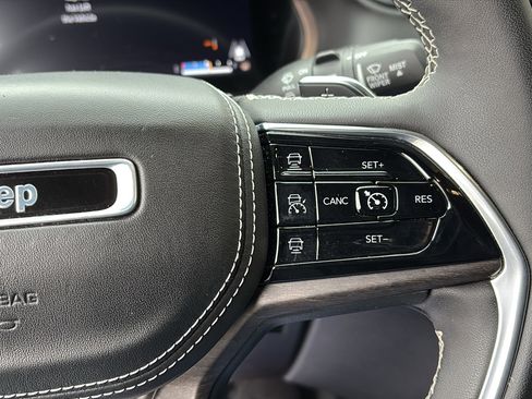 Certified 2023 Jeep Grand Cherokee Overland image 15