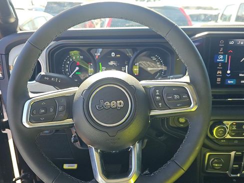 Used 2025 Jeep Wrangler Unlimited Sahara image 8