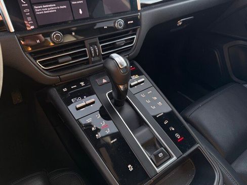 Used 2022 Porsche Macan image 32