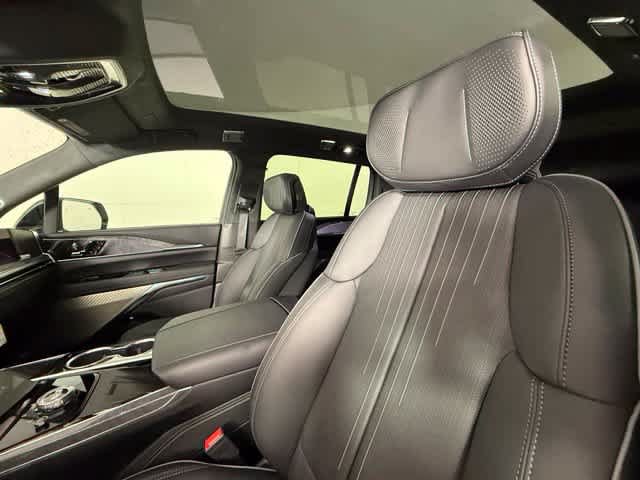 New 2026 Cadillac Escalade IQ Sport 2 w/ LPO, ONYX Package AWD/4WD image 5