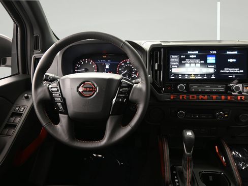 Certified 2025 Nissan Frontier Pro-X RWD image 12
