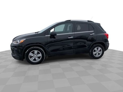 Used 2020 Chevrolet Trax LT w/ Sun & Sound Package image 7