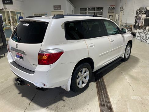 Used 2010 Toyota Highlander SE image 14