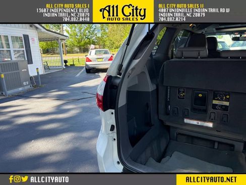 Used 2015 Toyota Sienna XLE Premium FWD image 41