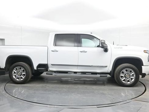 Used 2024 Chevrolet Silverado 2500 High Country w/ High Country Premium Package AWD/4WD image 15