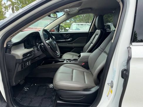 Used 2025 Lincoln Corsair FWD image 11