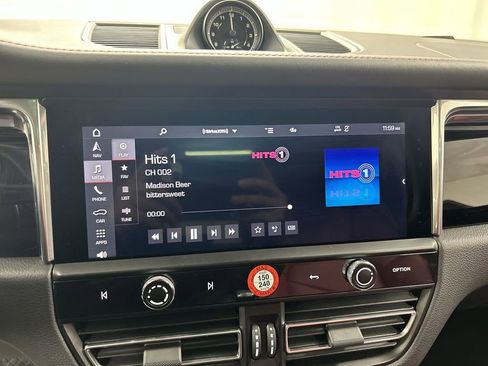 Certified 2025 Porsche Macan image 14